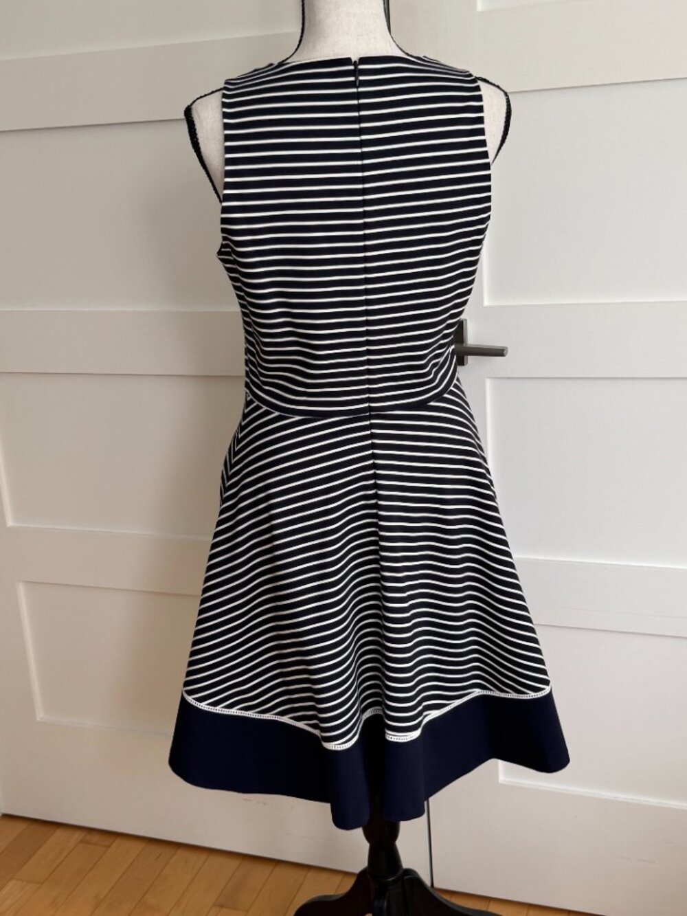 Kate Spade - striped ponte fit & flare dress - size 4 - Picture 5 of 7